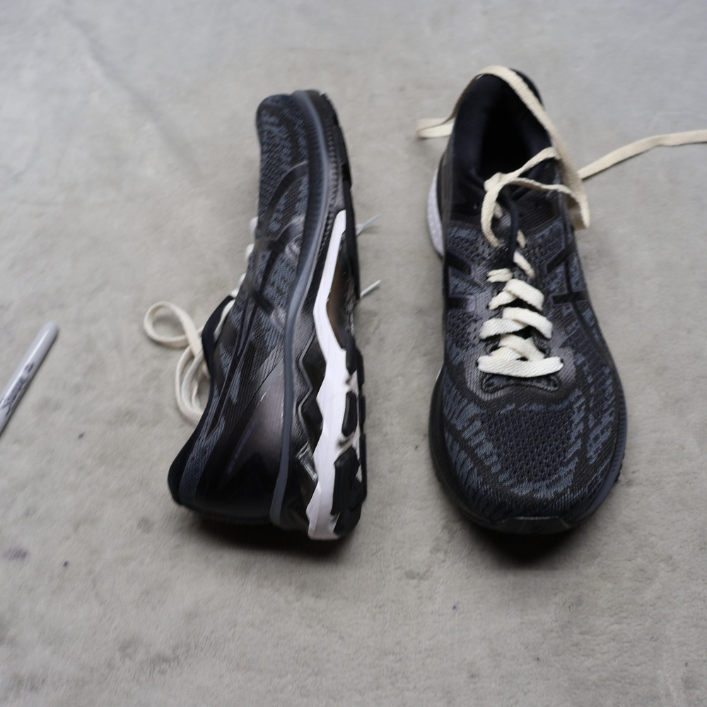 ASICS Mens 9.5 Running Shoes Black Gel-Kayano 27 Grey Athletic Cushioned EUC‎